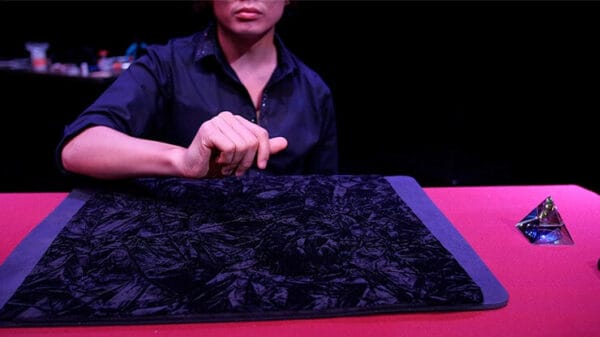 52 Shades of Red (Gimmicks included) Version 3 by Shin Lim - Image 4