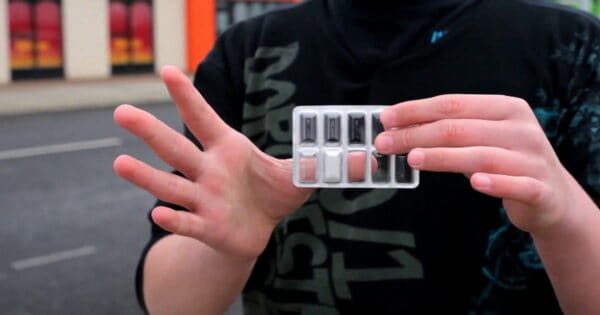 Blistering Trick (Gimmick with Online Instructions) | Alex La Torre - Image 2