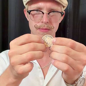 OneFly by Pieter Hofstra - close coin sleight demonstration in the tutorial