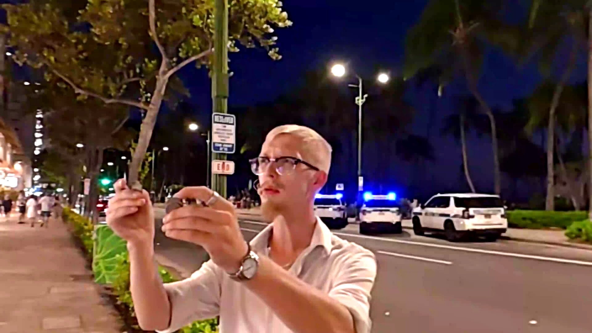 OneFly by Pieter Hofstra - live street performance of the OneFly coin routine